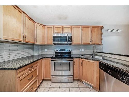 114-34 Glamis Green Sw, Calgary, AB - Indoor Photo Showing Kitchen With Double Sink