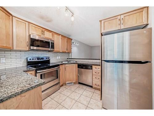 114-34 Glamis Green Sw, Calgary, AB - Indoor Photo Showing Kitchen