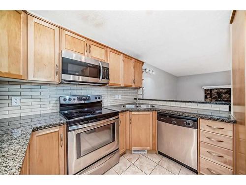 114-34 Glamis Green Sw, Calgary, AB - Indoor Photo Showing Kitchen With Double Sink