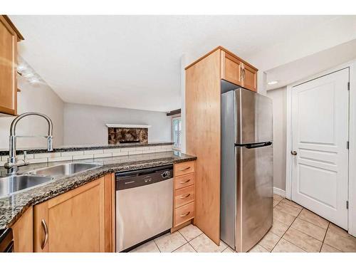 114-34 Glamis Green Sw, Calgary, AB - Indoor Photo Showing Kitchen With Double Sink