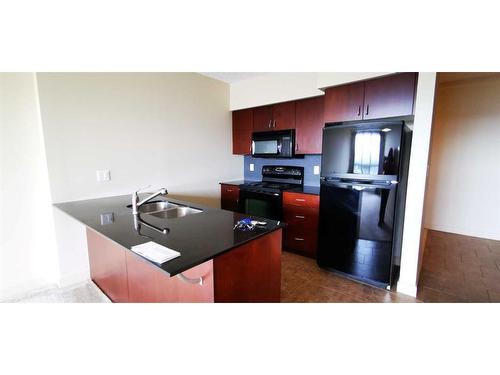 711-8710 Horton Road Sw, Calgary, AB - Indoor Photo Showing Kitchen With Double Sink