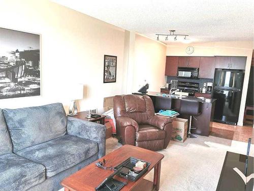 711-8710 Horton Road Sw, Calgary, AB - Indoor Photo Showing Living Room