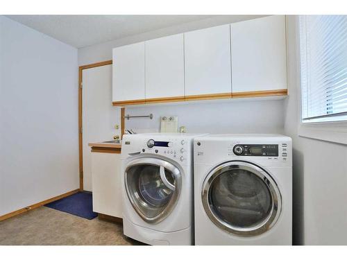 93 Hawkdale Circle Nw, Calgary, AB - Indoor Photo Showing Laundry Room