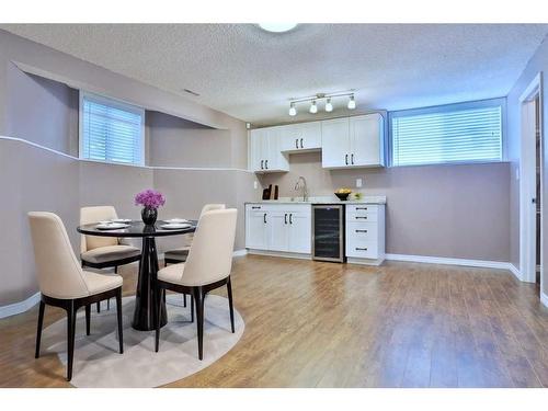 93 Hawkdale Circle Nw, Calgary, AB - Indoor Photo Showing Dining Room