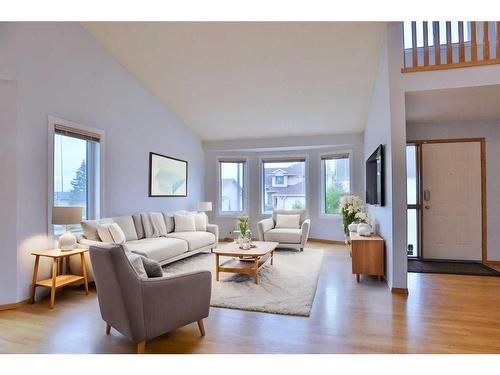 93 Hawkdale Circle Nw, Calgary, AB - Indoor Photo Showing Living Room