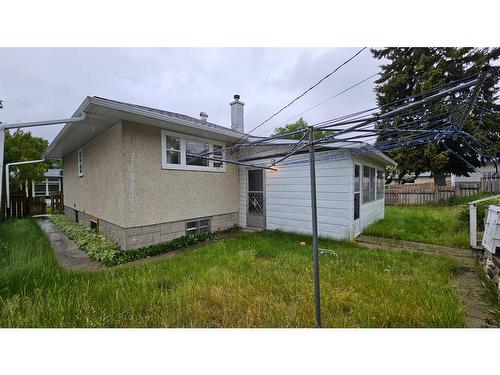 91 Holly Street Nw, Calgary, AB - Outdoor With Exterior