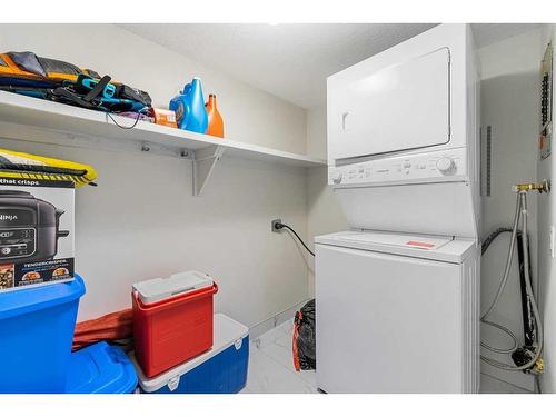 209-13104 Elbow Drive Sw, Calgary, AB - Indoor Photo Showing Laundry Room