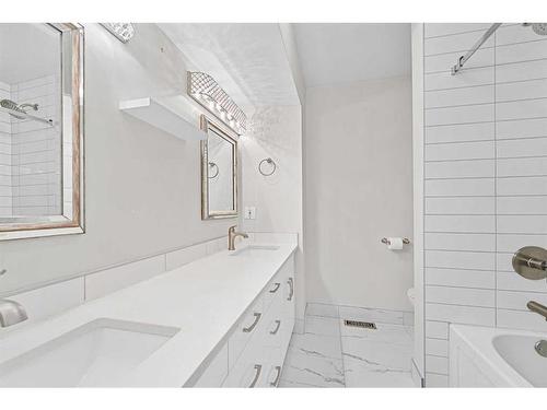 209-13104 Elbow Drive Sw, Calgary, AB - Indoor Photo Showing Bathroom
