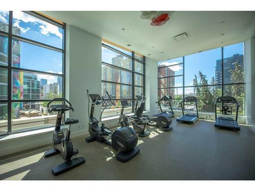 2605-310 12 Avenue Sw, Calgary, AB - Indoor Photo Showing Gym Room