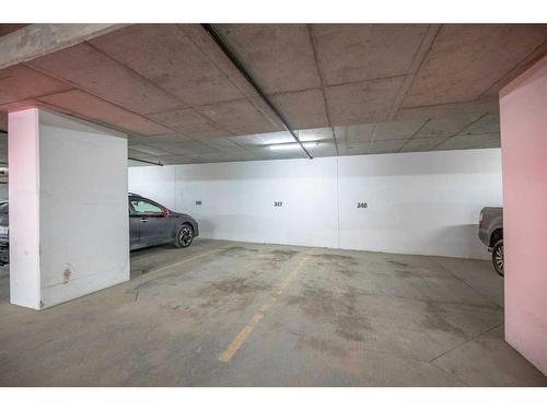 2605-310 12 Avenue Sw, Calgary, AB - Indoor Photo Showing Garage