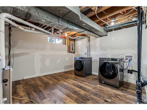 78 Gloucester Crescent Sw, Calgary, AB - Indoor Photo Showing Laundry Room