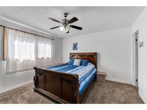 3303 42 Street Ne, Calgary, AB - Indoor Photo Showing Bedroom