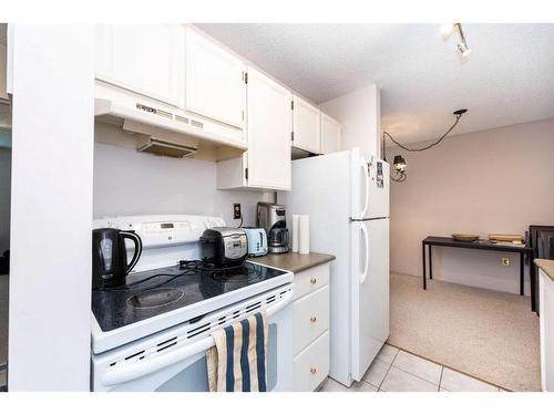 410-816 89 Avenue Sw, Calgary, AB - Indoor Photo Showing Kitchen