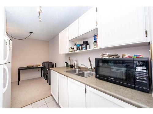 410-816 89 Avenue Sw, Calgary, AB - Indoor Photo Showing Kitchen With Double Sink