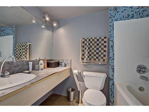 405-535 8 Avenue Se, Calgary, AB - Indoor Photo Showing Bathroom