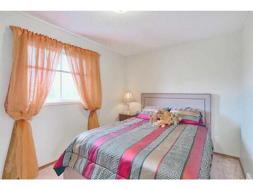 120 Citadel Close Nw, Calgary, AB - Indoor Photo Showing Bedroom