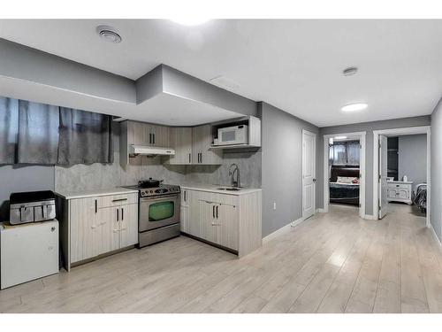 433 Redstone Grove Ne, Calgary, AB - Indoor Photo Showing Kitchen