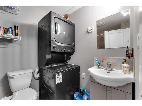 433 Redstone Grove Ne, Calgary, AB - Indoor Photo Showing Bathroom