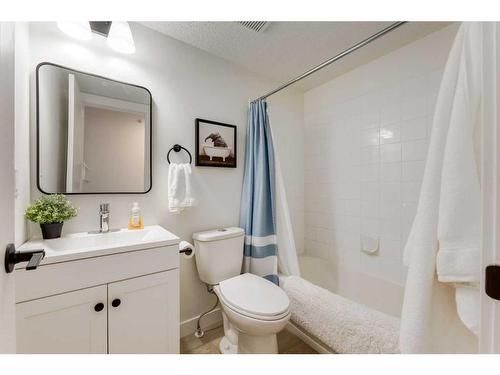 2411-12 Cimarron Common, Okotoks, AB - Indoor Photo Showing Bathroom