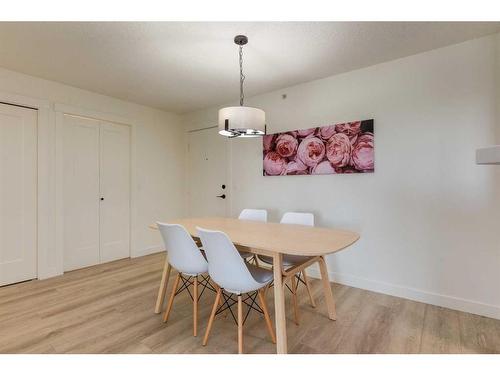 2411-12 Cimarron Common, Okotoks, AB - Indoor Photo Showing Dining Room