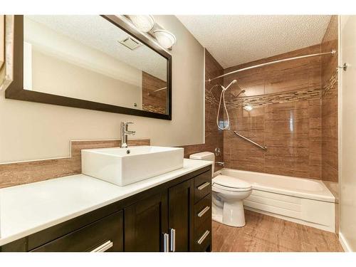 76 Whitehaven Road Ne, Calgary, AB - Indoor Photo Showing Bathroom