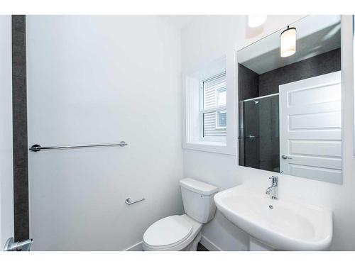 7 Homestead Passage Ne, Calgary, AB - Indoor Photo Showing Bathroom