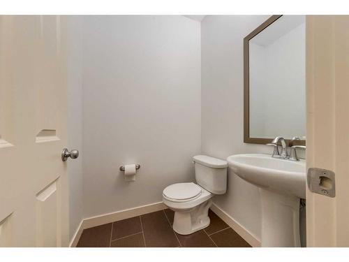 75 Evansview Point Nw, Calgary, AB - Indoor Photo Showing Bathroom