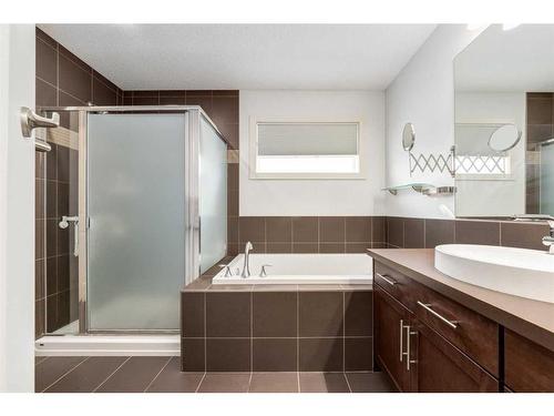 75 Evansview Point Nw, Calgary, AB - Indoor Photo Showing Bathroom