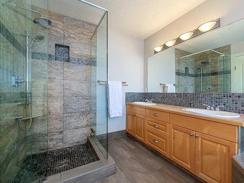 2632 31 Street Sw, Calgary, AB - Indoor Photo Showing Bathroom