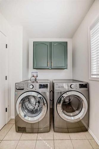 90 Rocky Ridge Drive Nw, Calgary, AB - Indoor Photo Showing Laundry Room