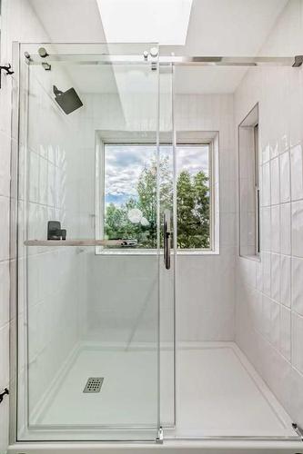 90 Rocky Ridge Drive Nw, Calgary, AB - Indoor Photo Showing Bathroom