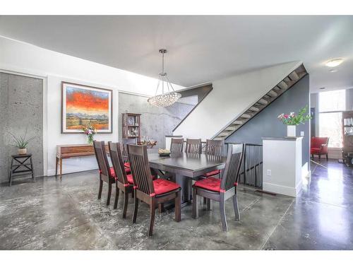 2449 22A Street Nw, Calgary, AB - Indoor Photo Showing Dining Room