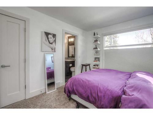 2449 22A Street Nw, Calgary, AB - Indoor Photo Showing Bedroom