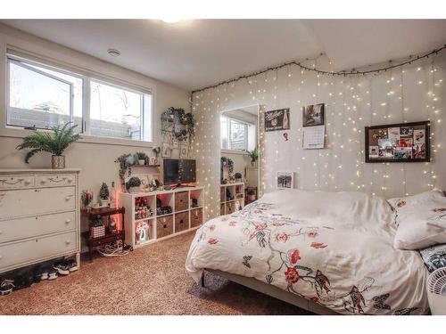 2449 22A Street Nw, Calgary, AB - Indoor Photo Showing Bedroom