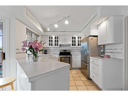 95 Millbank Hill Sw, Calgary, AB - Indoor Photo Showing Kitchen