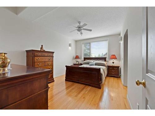 95 Millbank Hill Sw, Calgary, AB - Indoor Photo Showing Bedroom