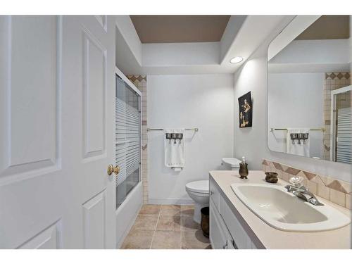 95 Millbank Hill Sw, Calgary, AB - Indoor Photo Showing Bathroom