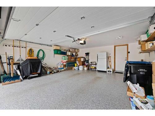 95 Millbank Hill Sw, Calgary, AB - Indoor Photo Showing Garage