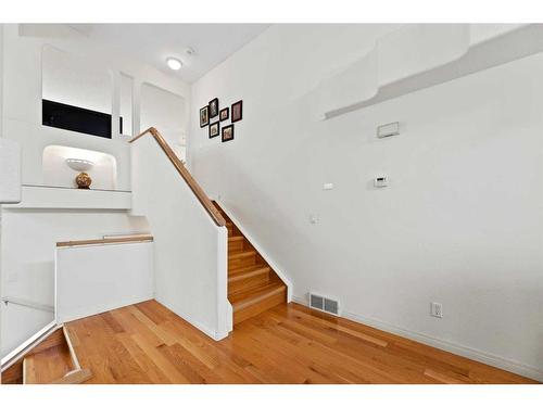 95 Millbank Hill Sw, Calgary, AB - Indoor Photo Showing Other Room