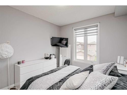 1214-1140 Taradale Drive Ne, Calgary, AB - Indoor Photo Showing Bedroom