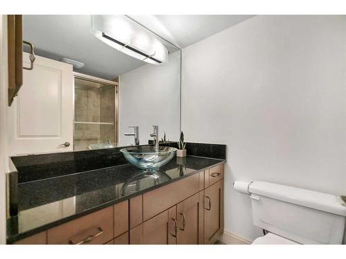 204-733 14 Avenue Sw, Calgary, AB - Indoor Photo Showing Bathroom