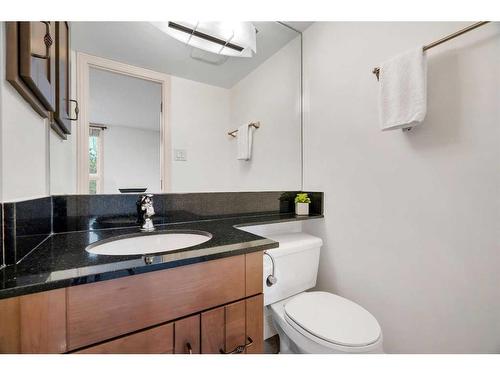 204-733 14 Avenue Sw, Calgary, AB - Indoor Photo Showing Bathroom