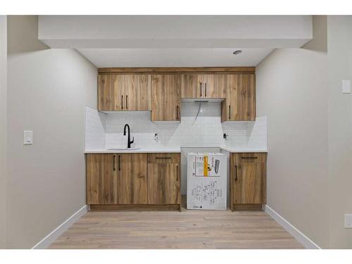 27 Saddlebrook Gardens Ne, Calgary, AB - Indoor Photo Showing Kitchen