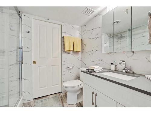 210-804 3 Avenue Sw, Calgary, AB - Indoor Photo Showing Bathroom