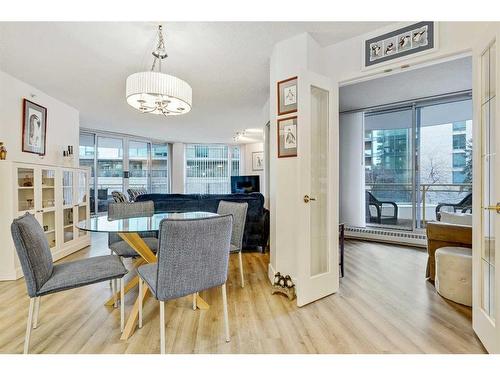 210-804 3 Avenue Sw, Calgary, AB - Indoor Photo Showing Dining Room