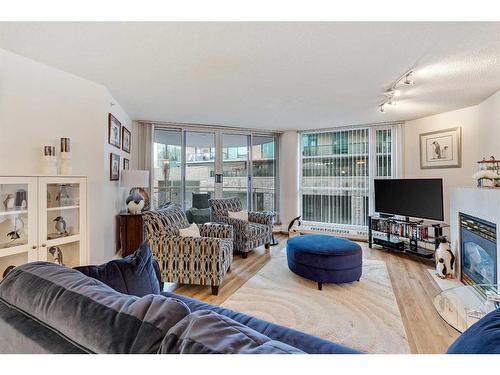 210-804 3 Avenue Sw, Calgary, AB - Indoor Photo Showing Living Room With Fireplace