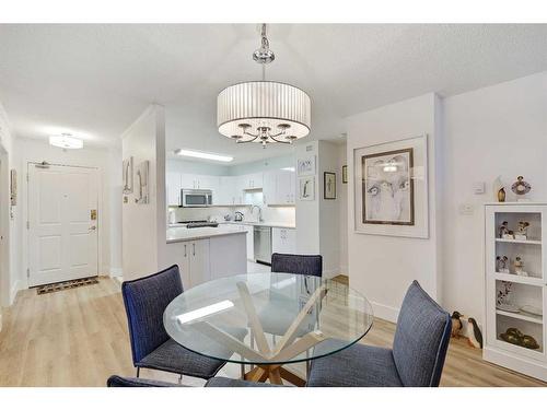 210-804 3 Avenue Sw, Calgary, AB - Indoor Photo Showing Dining Room