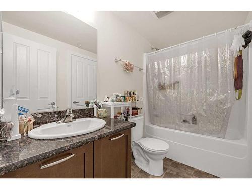 405-3830 Brentwood Road Nw, Calgary, AB - Indoor Photo Showing Bathroom