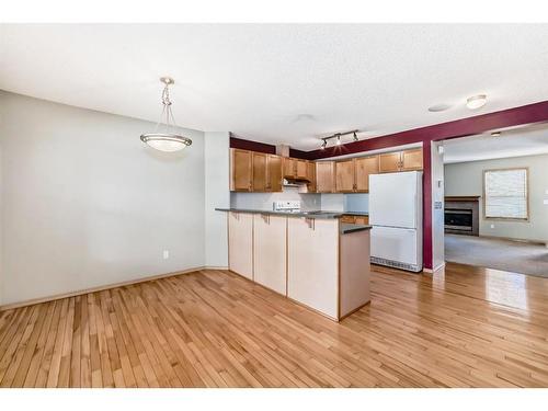 355 Eversyde Boulevard Sw, Calgary, AB - Indoor Photo Showing Kitchen