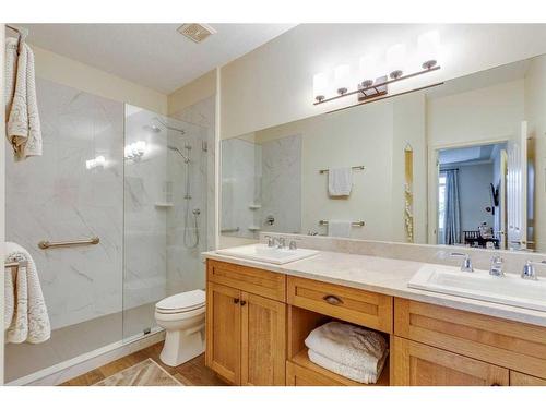 18 Discovery Woods Villas Sw, Calgary, AB - Indoor Photo Showing Bathroom